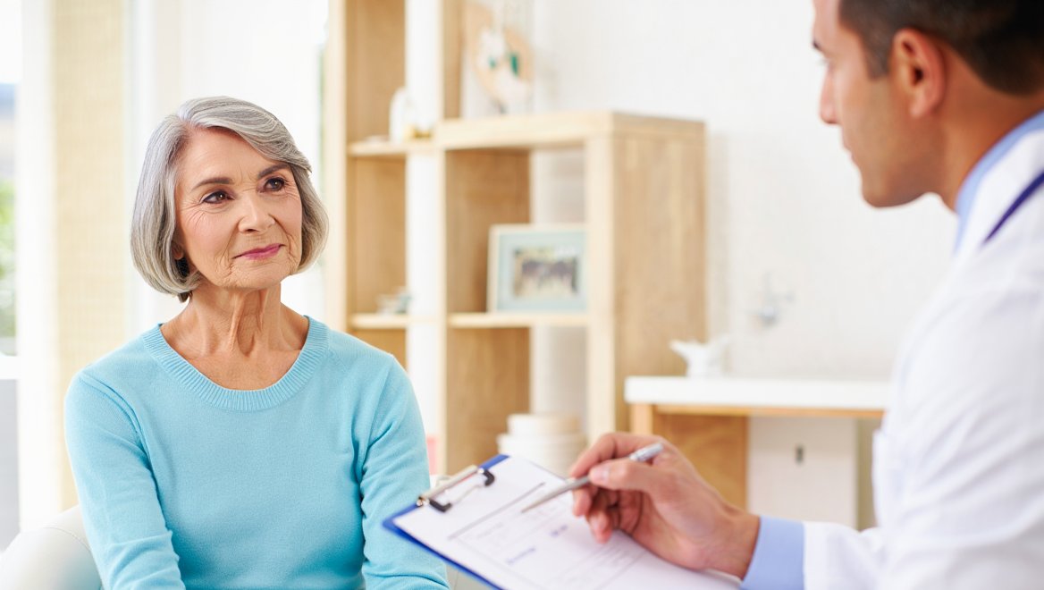 Прием у врача Женщина на приеме у врача